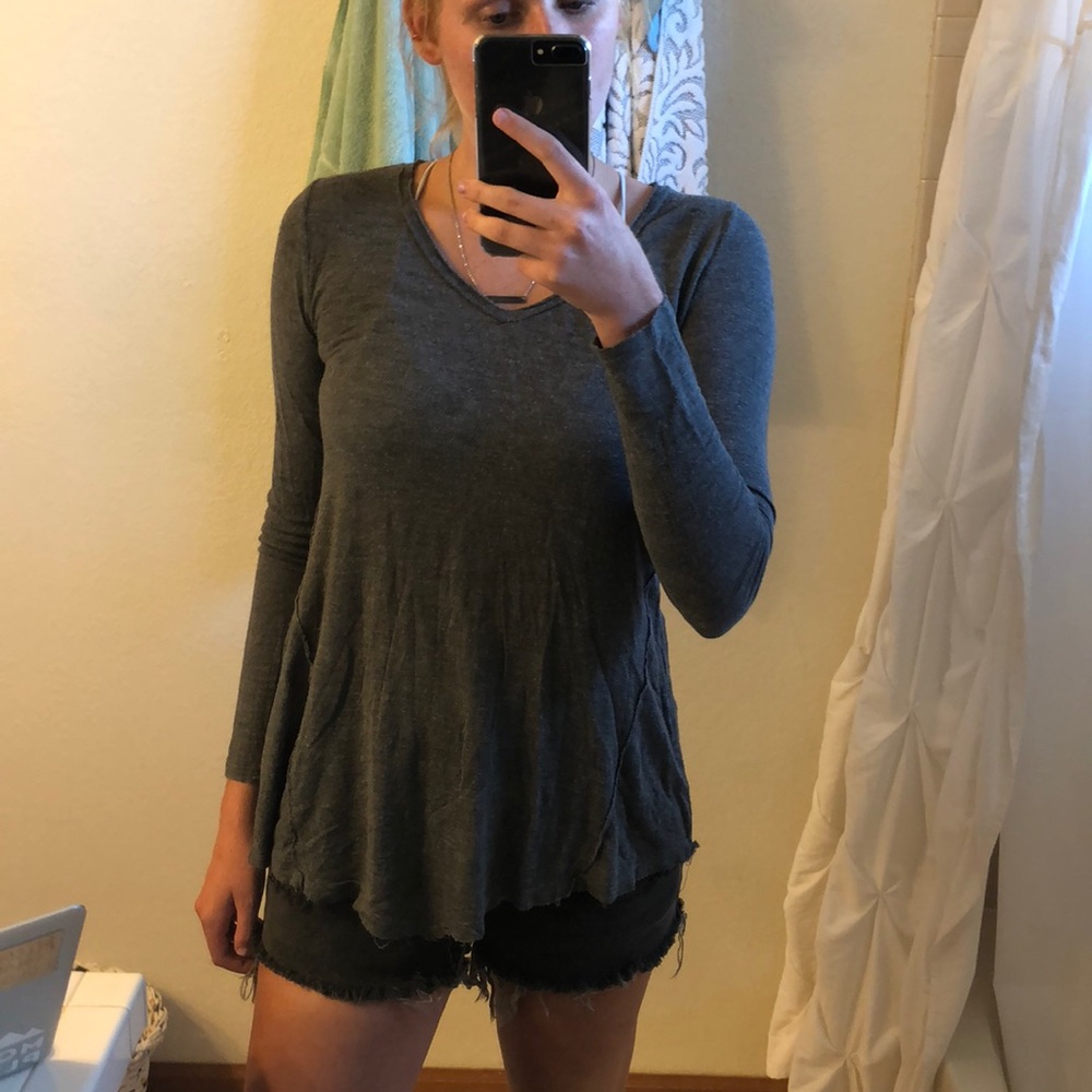 Flowy long sleeved grey top